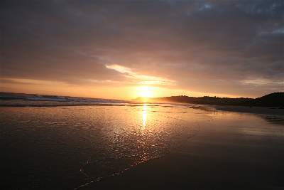 Amanecer espectacular en la Playa del Merón, Costa Cántabra